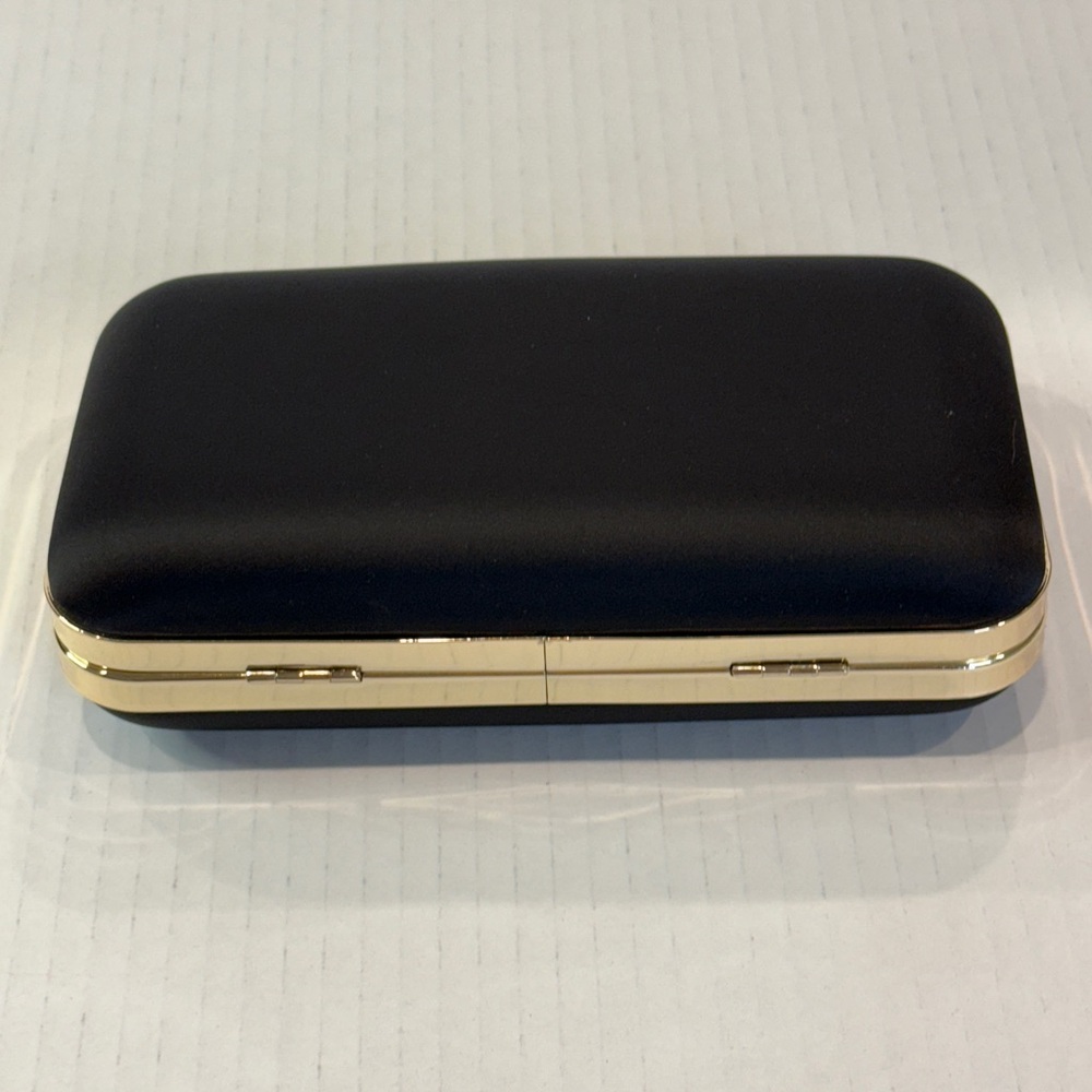 🆕 Giorgio Armani Parfums Black & Gold Clutch Case – Elegant Display Piece 🆕 - Picture 15 of 16
